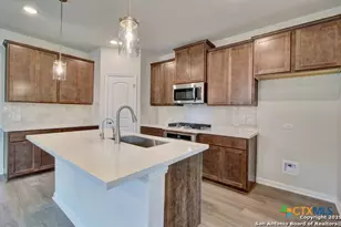 923 Creek Bed Dr, New Braunfels, TX 78130 - Photo 3