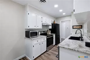 204 Timberlane Dr, Victoria, TX 77901 - Photo 9