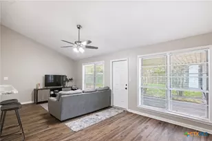 204 Timberlane Dr, Victoria, TX 77901 - Photo 13