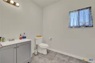 305 Lake Crest Dr, Spring Branch, TX 78070 - Photo 15