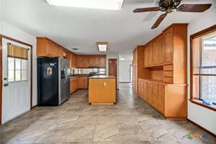 181 Pecan Dr, Port Lavaca, TX 77979 - Photo 5