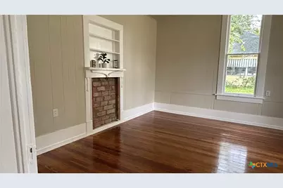 227 E College Street, Seguin, TX 78155 - Photo 5