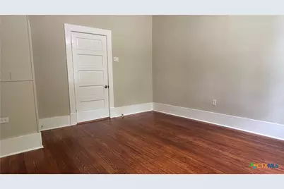 227 E College Street, Seguin, TX 78155 - Photo 31