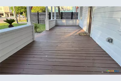 227 E College Street, Seguin, TX 78155 - Photo 33
