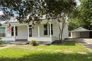 227 E College St, Seguin, TX 78155 - Photo 1
