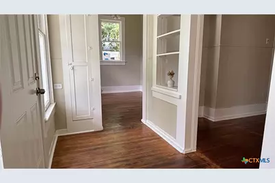 227 E College Street, Seguin, TX 78155 - Photo 23