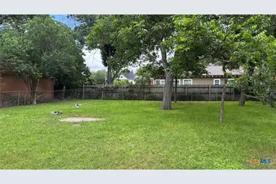 227 E College Street, Seguin, TX 78155 - Photo 37