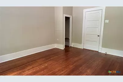 227 E College Street, Seguin, TX 78155 - Photo 29