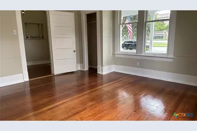 227 E College Street, Seguin, TX 78155 - Photo 25
