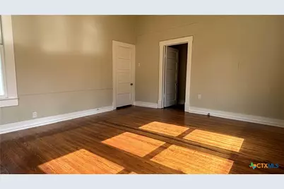 227 E College Street, Seguin, TX 78155 - Photo 17