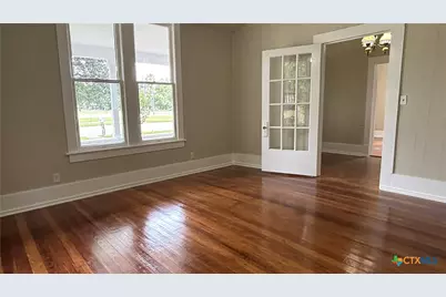 227 E College Street, Seguin, TX 78155 - Photo 7