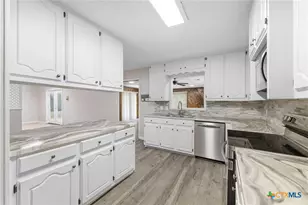 201 Sandra St, Inez, TX 77968 - Photo 3