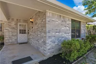526 Riverside Dr, New Braunfels, TX 78130 - Photo 3