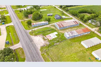 1014 S Wells Street, Edna, TX 77957 - Photo 5