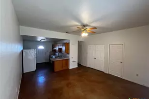 805 E Ave I, Lampasas, TX 76550 - Photo 3