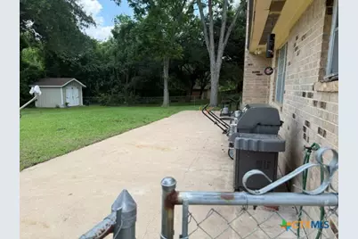 203 Memorial Drive, Luling, TX 78648 - Photo 3