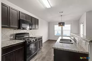 376 Musgrav, Kyle, TX 78640 - Photo 5