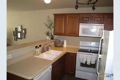 730 E Mather Street, New Braunfels, TX 78130 - Photo 5