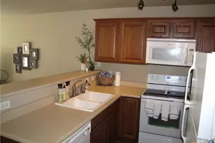 730 E Mather St, New Braunfels, TX 78130 - Photo 5
