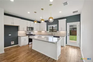 2013 Flametree Ave, New Braunfels, TX 78132 - Photo 7