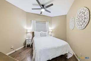 401 W Lincoln St, New Braunfels, TX 78130 - Photo 17