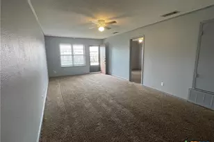1051 Country Club Dr, Seguin, TX 78155 - Photo 5