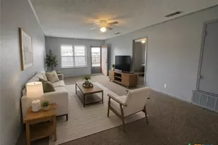 1051 Country Club Dr, Seguin, TX 78155 - Photo 3