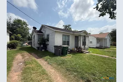 1105 E San Antonio Street, Victoria, TX 77901 - Photo 9