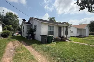 1105 E San Antonio St, Victoria, TX 77901 - Photo 9