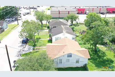 1105 E San Antonio Street, Victoria, TX 77901 - Photo 5