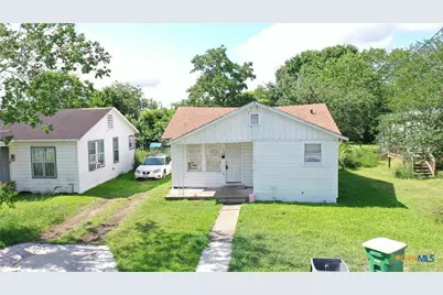 1105 E San Antonio Street, Victoria, TX 77901 - Photo 1