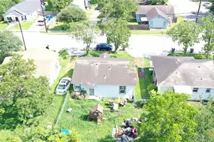 1105 E San Antonio St, Victoria, TX 77901 - Photo 3