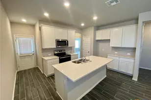 2445 Ayers Dr, Seguin, TX 78155 - Photo 5