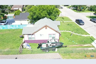 1003 E San Antonio Street, Victoria, TX 77901 - Photo 3