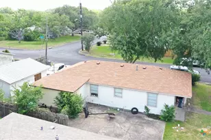 701 E Hiller St, Victoria, TX 77901 - Photo 3