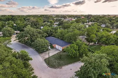 1401 N East Street, Belton, TX 76513 - Photo 1