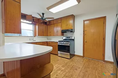 1401 N East Street, Belton, TX 76513 - Photo 5