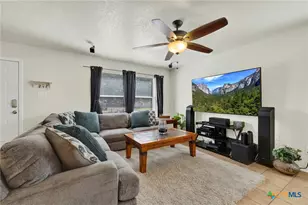 603 NW Crossing Dr, New Braunfels, TX 78130 - Photo 3