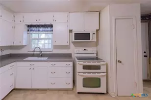 2001 E Rosebud Ave, Victoria, TX 77901 - Photo 17