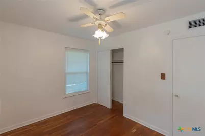 2001 E Rosebud Avenue, Victoria, TX 77901 - Photo 9