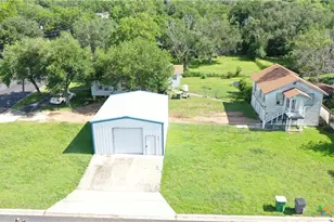 1704 N Goldman St, Victoria, TX 77901 - Photo 3