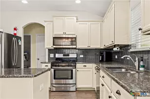 357 Creekview Way, New Braunfels, TX 78130 - Photo 9