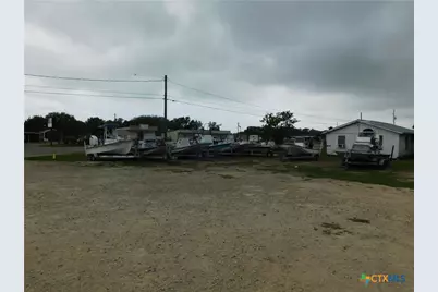 1002 Henderson Avenue, Palacios, TX 77465 - Photo 9