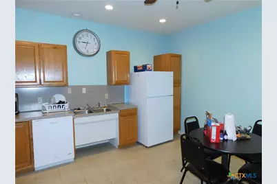 1002 Henderson Avenue, Palacios, TX 77465 - Photo 17