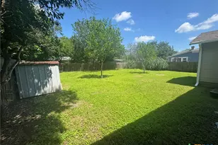809 Leissner St, Seguin, TX 78155 - Photo 7