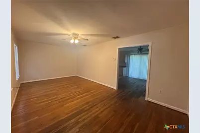 809 Leissner Street, Seguin, TX 78155 - Photo 3