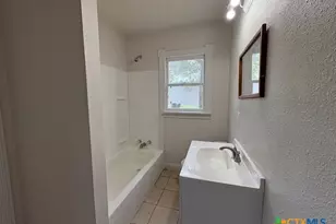 236 Hilltop Dr, Victoria, TX 77905 - Photo 9