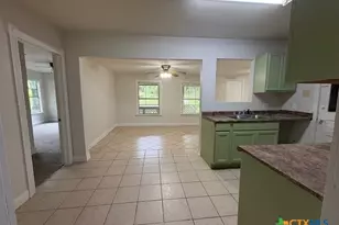 236 Hilltop Dr, Victoria, TX 77905 - Photo 11
