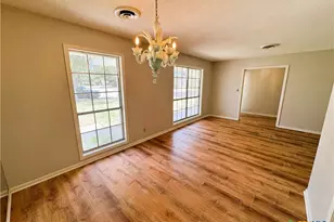 111 Yorkshire Ln, Victoria, TX 77904 - Photo 3