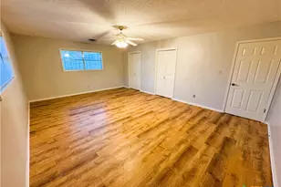 111 Yorkshire Ln, Victoria, TX 77904 - Photo 15